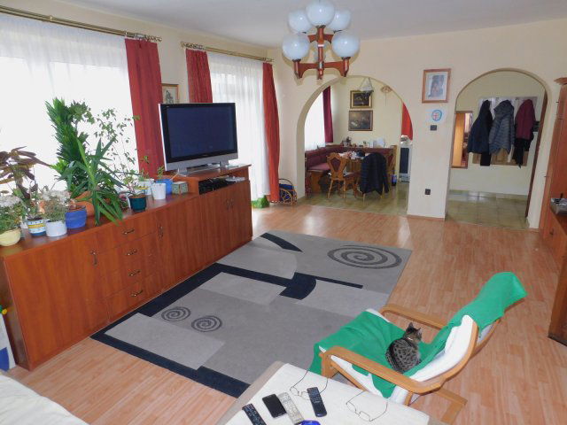 Eladó családi ház, Egerben 324 M Ft, 14+2 szobás