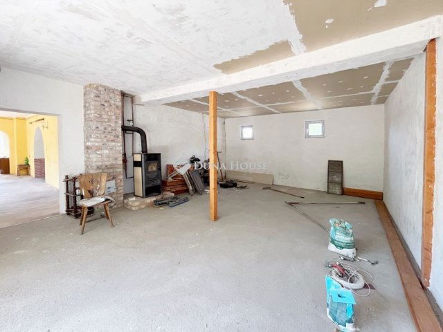 Eladó családi ház, Solton 24.9 M Ft, 4 szobás