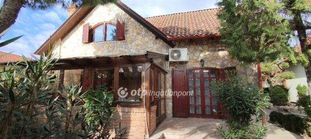 Eladó családi ház, Jászberényben 115 M Ft, 4 szobás