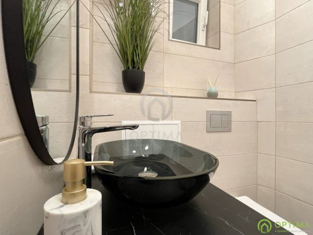 Eladó téglalakás, Budapesten, V. kerületben, Ferenciek terén