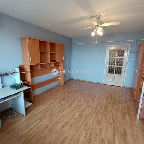 Eladó panellakás, Kecskeméten 33.9 M Ft, 1 szobás