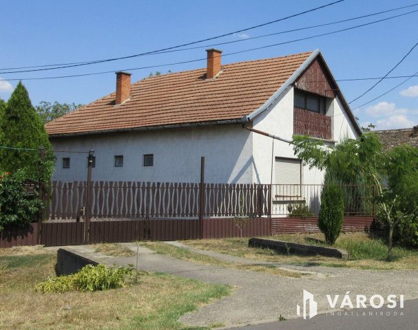 Eladó családi ház, Tótkomlóson 23 M Ft, 4 szobás