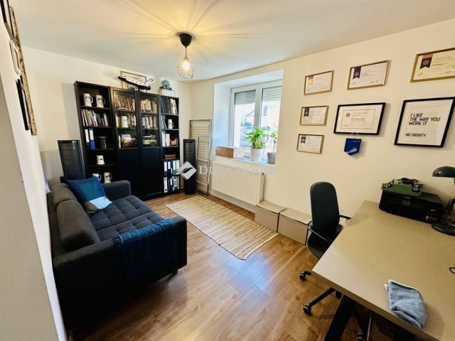 Eladó családi ház, Veszprémben 183 M Ft, 6 szobás