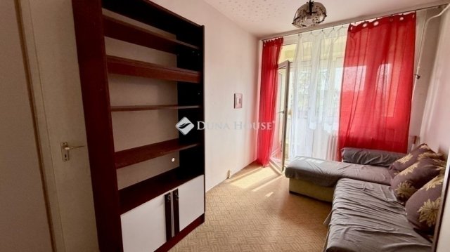 Eladó panellakás, Szegeden 58.5 M Ft, 4 szobás