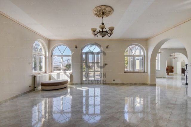 Eladó családi ház, Biatorbágyon 298 M Ft, 7 szobás