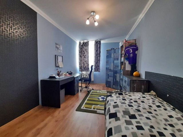 Eladó családi ház, Békéscsabán 79.9 M Ft, 6 szobás