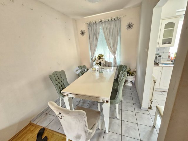 Eladó téglalakás, Pápán 51.3 M Ft, 3 szobás