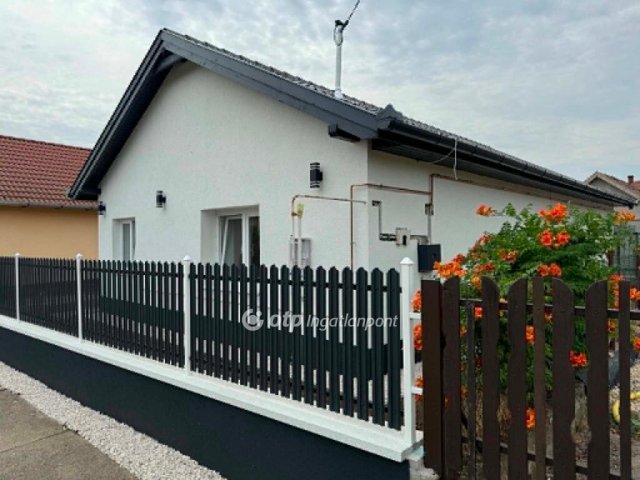 Eladó családi ház, Tápiószelén 44.9 M Ft, 2 szobás