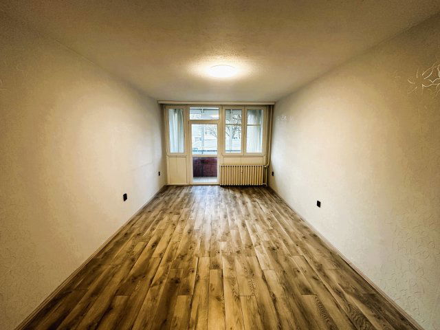 Eladó panellakás, Pécsett 56.8 M Ft, 3 szobás