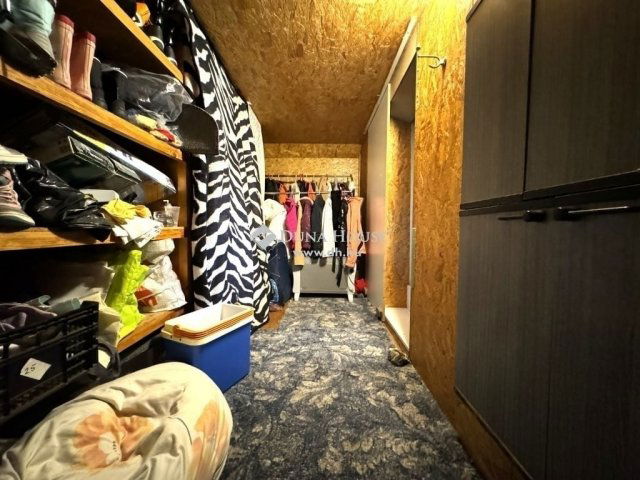 Eladó családi ház, Szentendrén 99.999 M Ft, 4 szobás