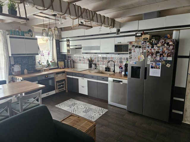 Eladó ikerház, Veszprémben 112 M Ft, 3+1 szobás