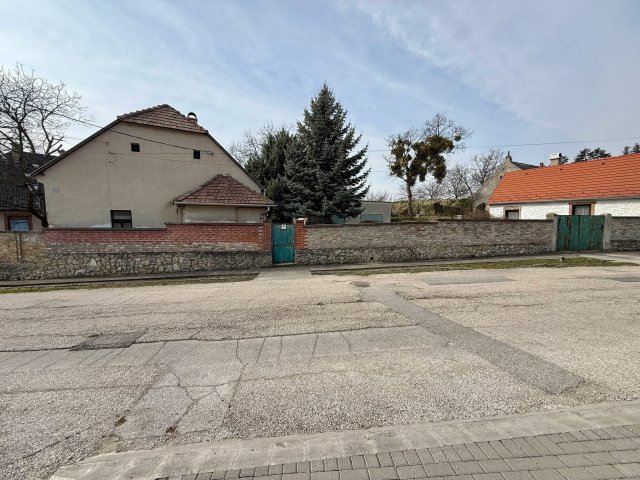 Eladó családi ház, Móron 54.9 M Ft, 2 szobás