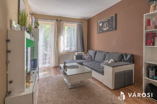 Eladó téglalakás, Szegeden 18 M Ft, 2 szobás