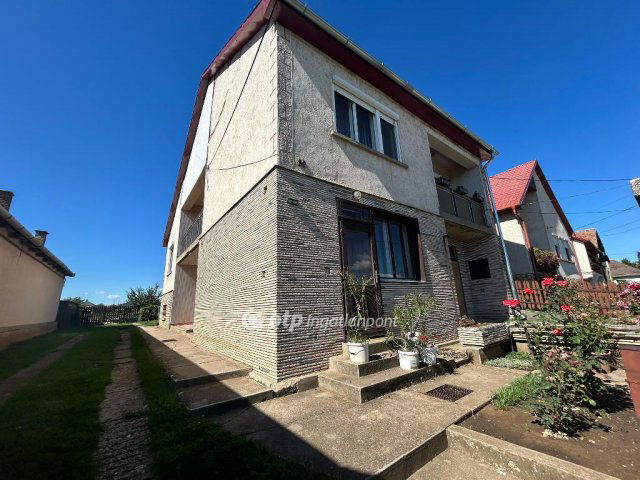 Eladó családi ház, Gávavencsellőn 29.99 M Ft, 4 szobás