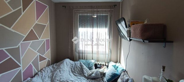 Eladó panellakás, Pécsett 41.9 M Ft, 2 szobás