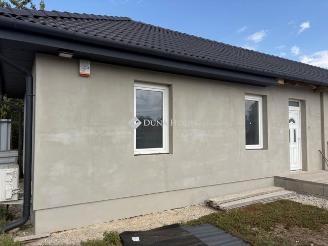 Eladó családi ház, Enyingen, Fő utcában 55 M Ft, 2 szobás