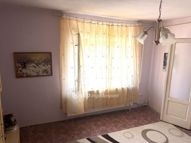 Eladó családi ház, Pilisjászfalun 109.9 M Ft, 5 szobás