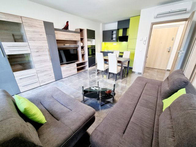 Eladó téglalakás, Szegeden 67.5 M Ft, 2 szobás