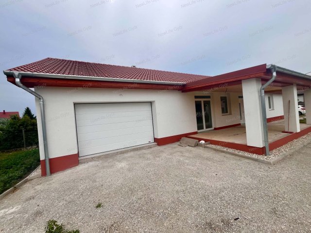 Eladó családi ház, Veszkényen 94.99 M Ft, 4+1 szobás