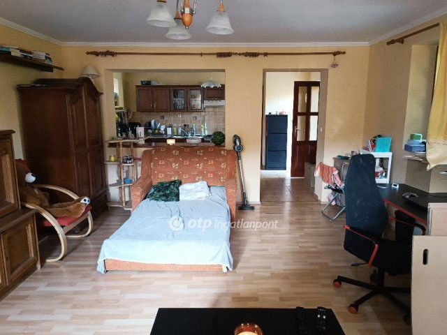 Eladó családi ház, Vértesbogláron 89.9 M Ft, 8 szobás