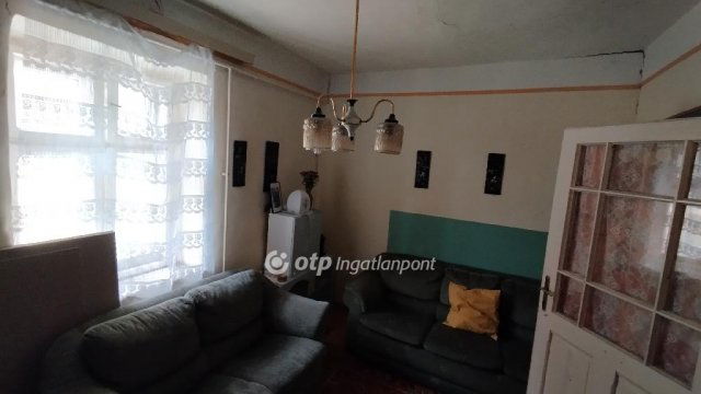 Eladó családi ház, Farmoson 21.5 M Ft, 2 szobás