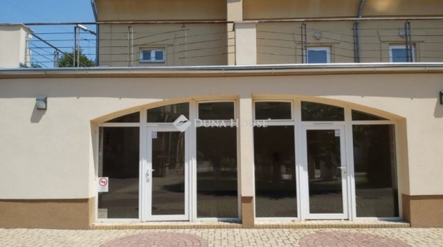 Eladó üzlethelyiség, Kalocsán, Hunyadi János utcában 69 M Ft