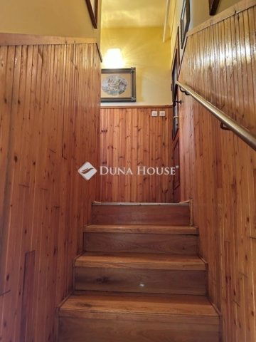 Eladó családi ház, Vácon 110 M Ft, 5 szobás