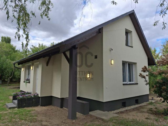 Eladó családi ház, Cegléden 56.5 M Ft, 2 szobás