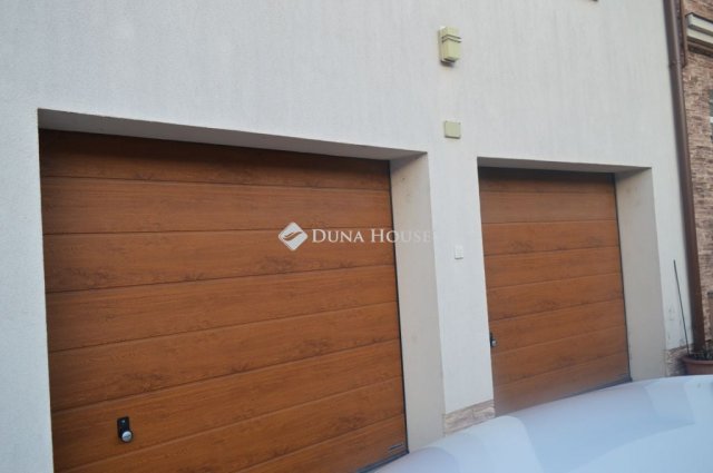 Eladó garázs, Hajdúböszörményen, Polgári utcában 12.5 M Ft