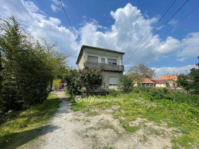 Eladó családi ház, Kiskunlacházán 39.9 M Ft, 4+2 szobás