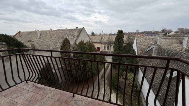 Eladó téglalakás, Baján 51.9 M Ft, 2+1 szobás