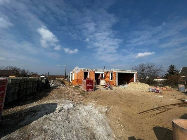 Eladó családi ház, Kecskeméten 138 M Ft, 5 szobás