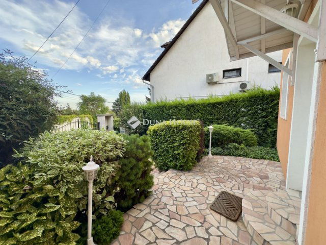 Eladó családi ház, Budaörsön 160 M Ft, 4+2 szobás