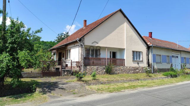 Eladó családi ház, Szomolyán 19.99 M Ft, 5 szobás