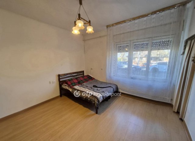 Eladó családi ház, Ercsiben 62.5 M Ft, 4 szobás