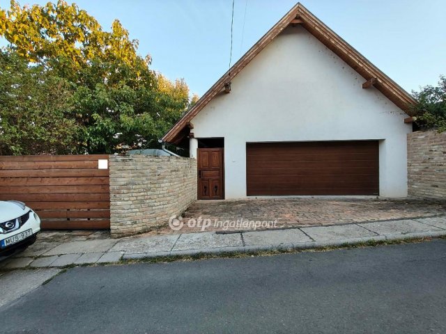 Eladó családi ház, Szekszárdon 142 M Ft, 5+1 szobás