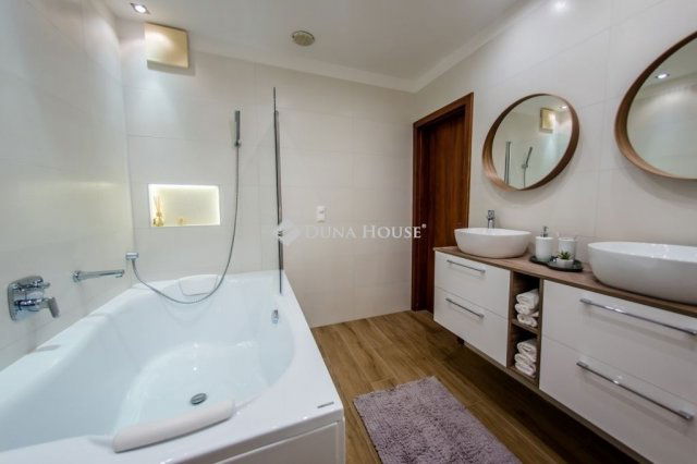 Eladó téglalakás, Budapesten, XIII. kerületben 255 M Ft