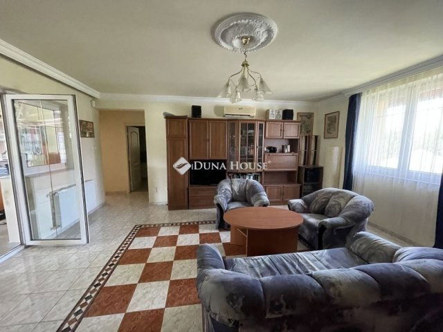 Eladó családi ház, Budapesten, XV. kerületben 250 M Ft, 7 szobás