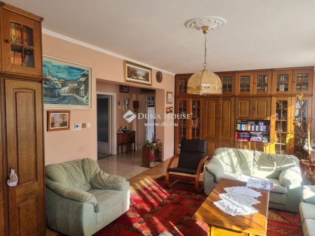 Eladó családi ház, Siófokon 99 M Ft, 11 szobás