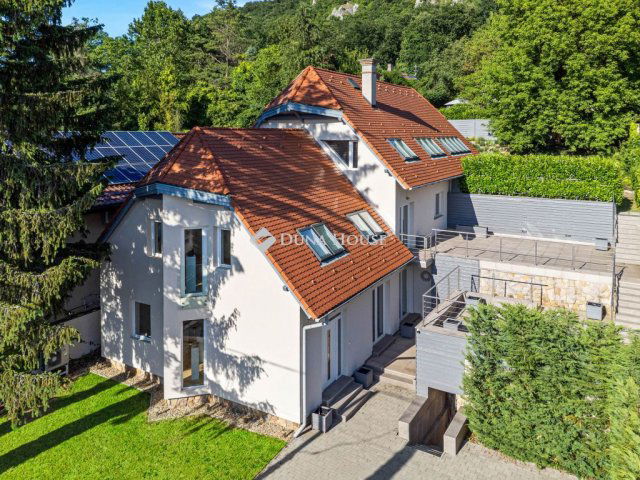 Eladó családi ház, Csobánkán 350 M Ft, 7 szobás