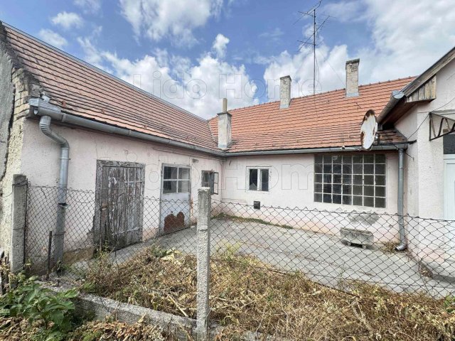 Eladó családi ház, Győrött 66 M Ft, 3 szobás