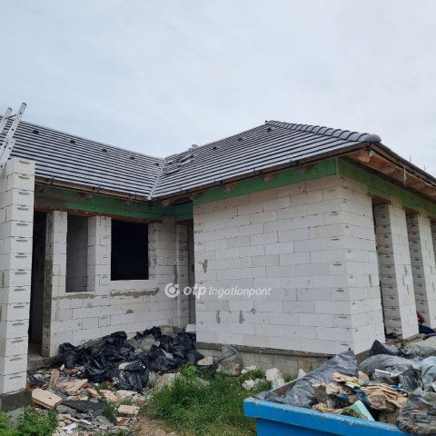 Eladó ikerház, Dabason 35 M Ft, 4 szobás / költözzbe.hu