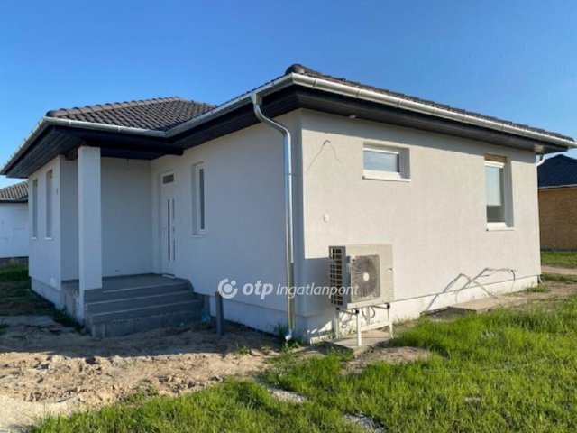 Eladó családi ház, Kecskeméten 86.99 M Ft, 4 szobás