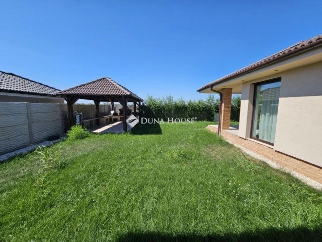 Eladó családi ház, Alsónémediben 229 M Ft, 5 szobás