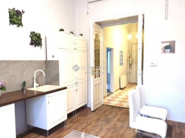 Eladó téglalakás, Pécsett 52.5 M Ft, 2 szobás