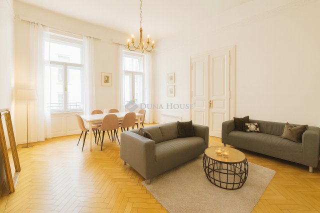 Eladó téglalakás, Budapesten, VI. kerületben 112 M Ft, 2 szobás