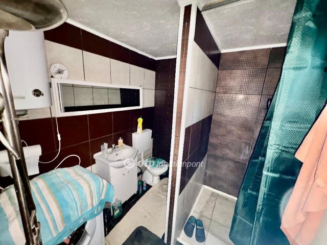 Eladó családi ház, Dunaharasztin 26.9 M Ft, 1+2 szobás