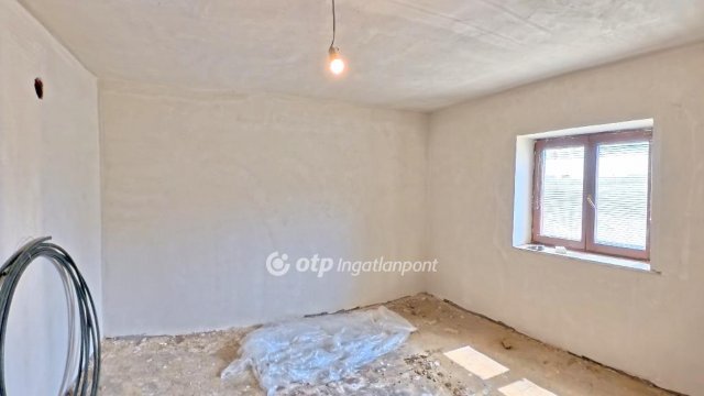 Eladó családi ház, Abádszalókban 25 M Ft, 2 szobás