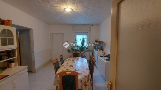 Eladó családi ház, Turán 45 M Ft, 3 szobás