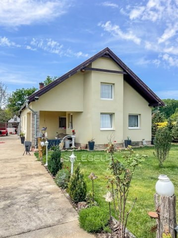 Eladó családi ház, Debrecenben 109.9 M Ft, 5 szobás